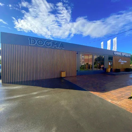 Рейка под дерево Кипарис на фасаде офисного здания 